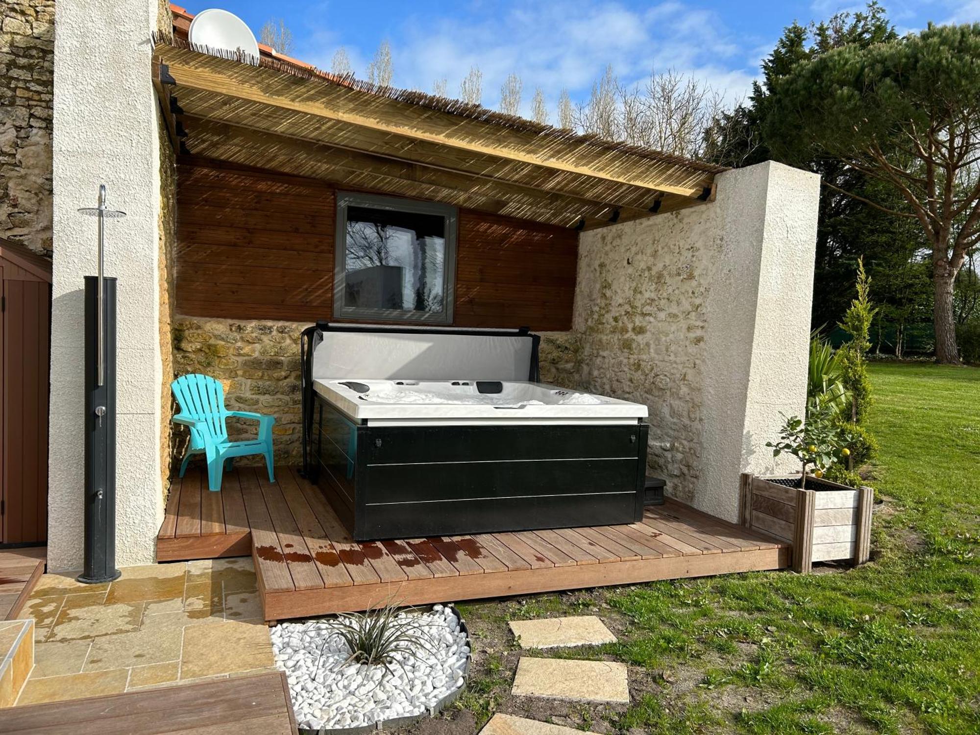 Domaine De La Gemoliere Bed and Breakfast Gémozac Exteriör bild