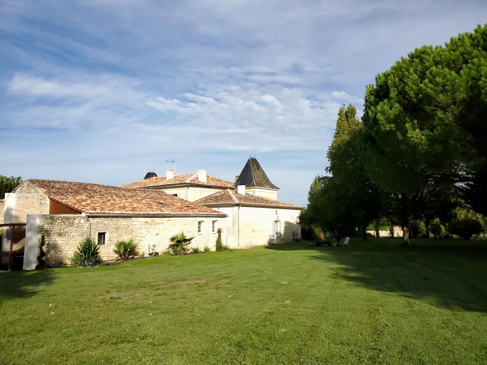 Domaine De La Gemoliere Bed and Breakfast Gémozac Exteriör bild