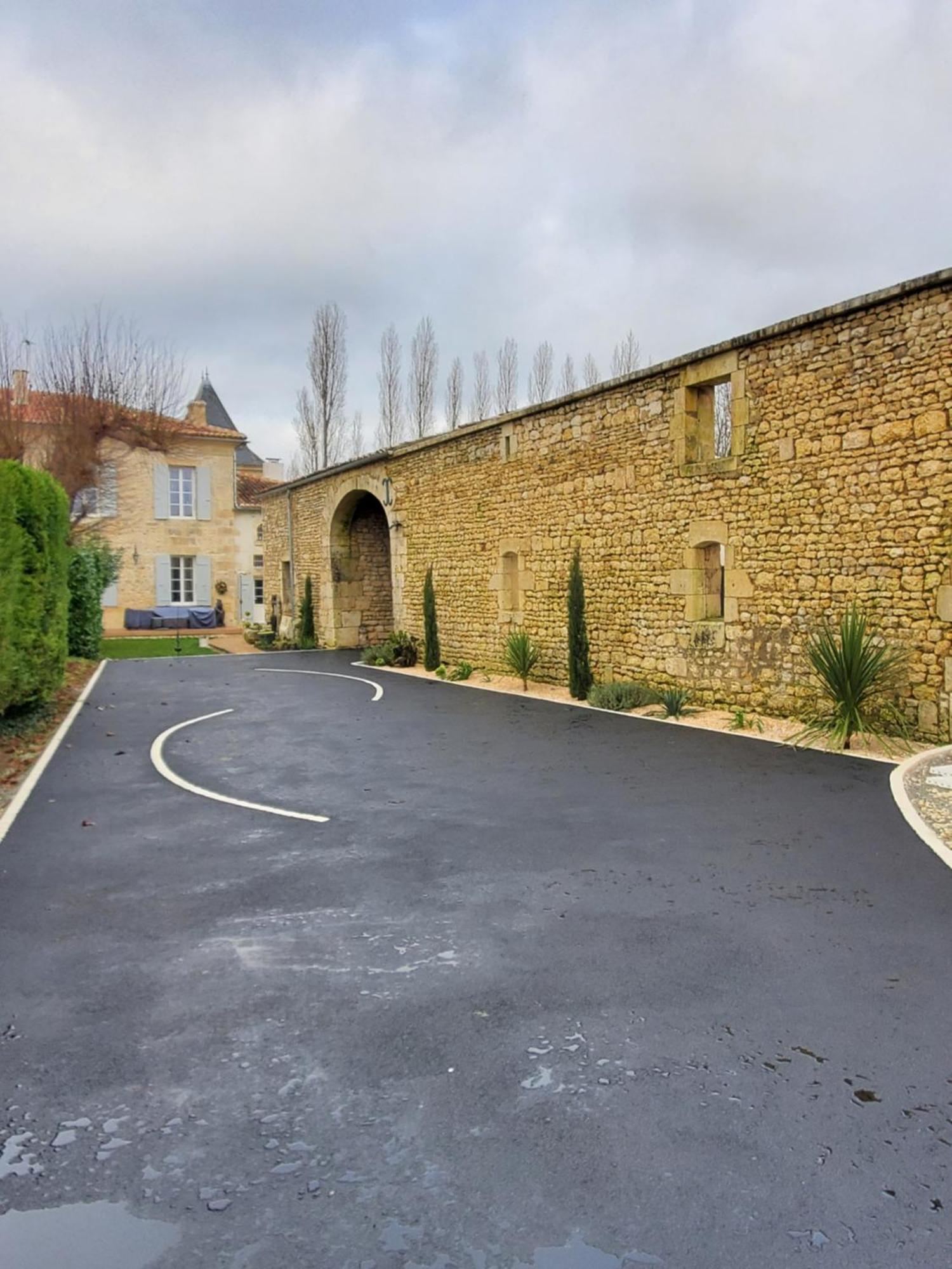 Domaine De La Gemoliere Bed and Breakfast Gémozac Exteriör bild