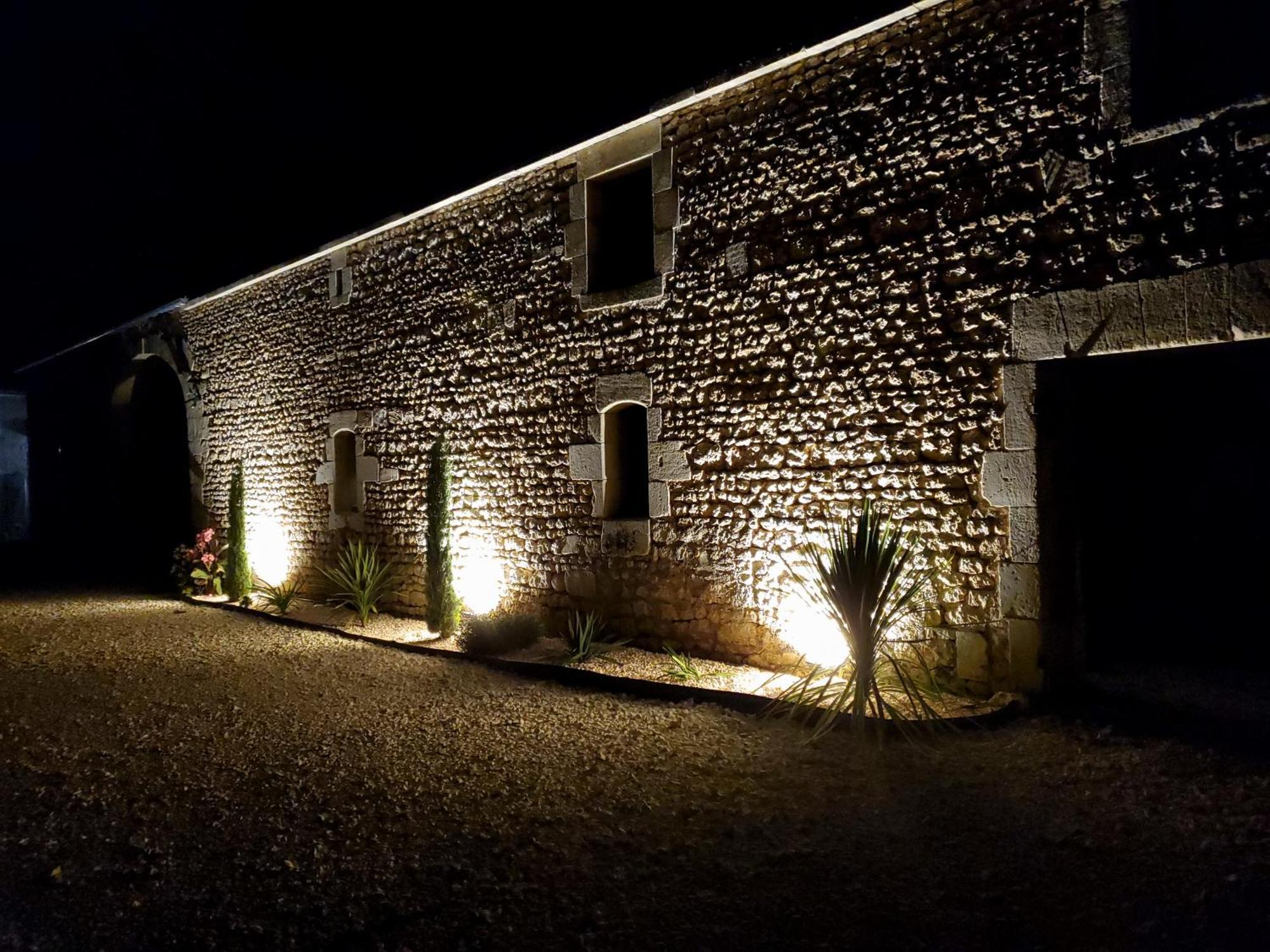 Domaine De La Gemoliere Bed and Breakfast Gémozac Exteriör bild